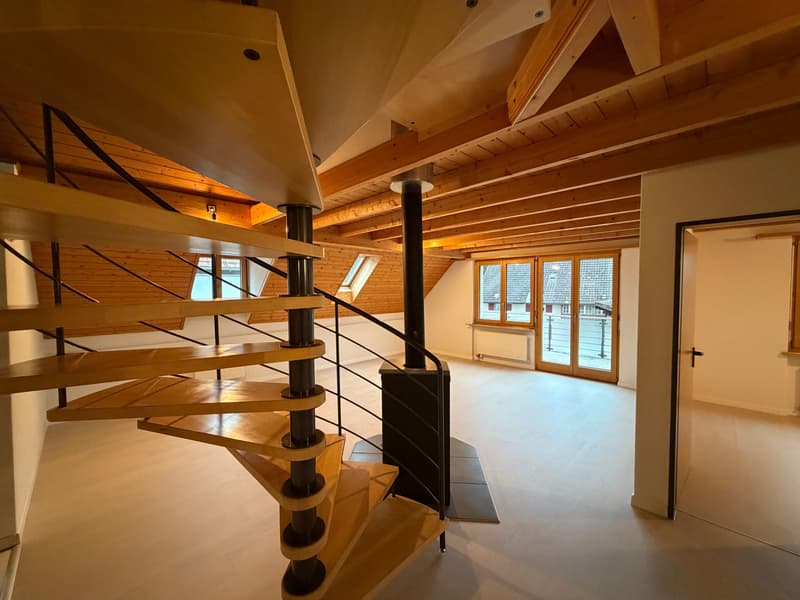 Treppe zur Galerie / Schlafzimmer DG
