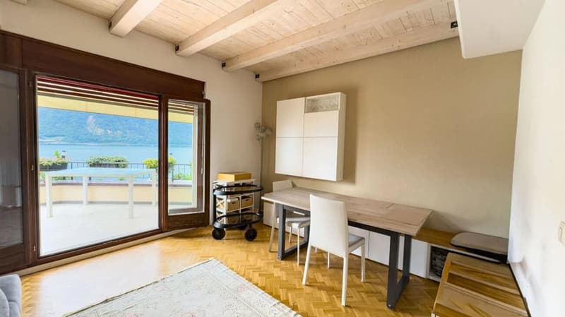 Zweitwohnsitz – Elegantes, angebautes Haus direkt am See in Bissone (3)