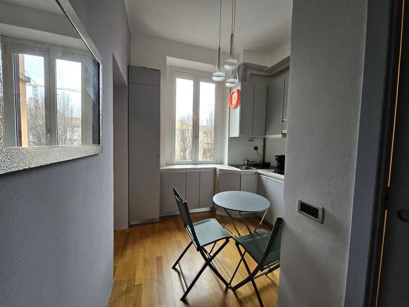 Two-room apartment in the Isola district (2)
