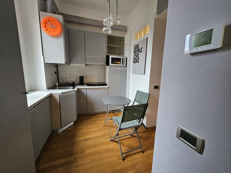 Two-room apartment in the Isola district (6)