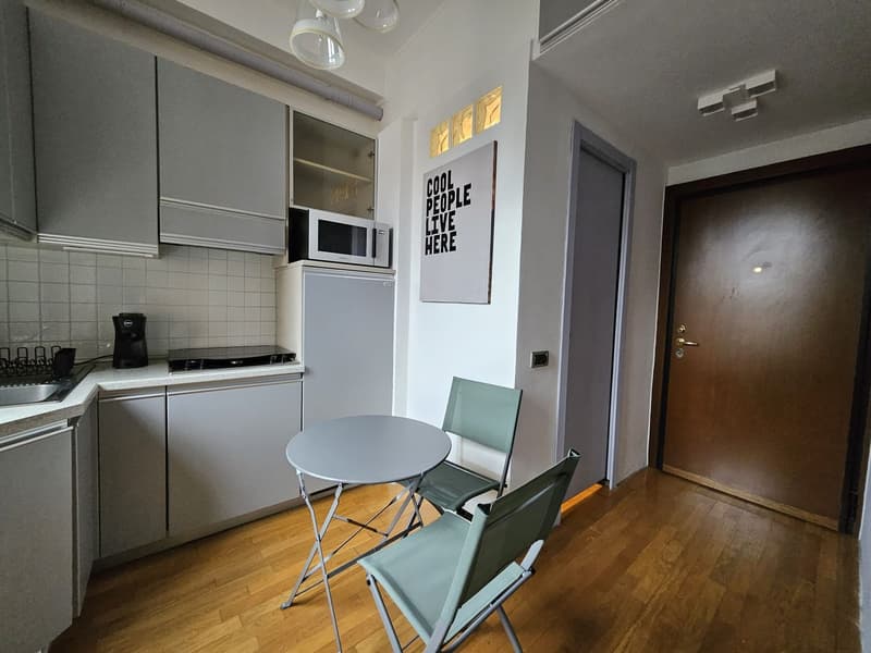 Two-room apartment in the Isola district (3)