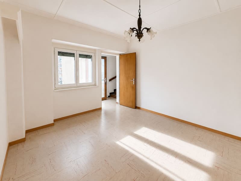 Charaktervolles Eckhaus mit Garten, privatem Innenhof und viel Potenzial in Arzo (8)
