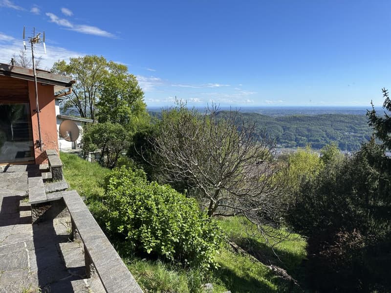 Sagno, Valle di Muggio: casa su un livello con vista iconica e layout aperto (4)