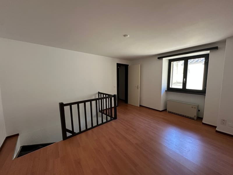 Charmant appartement duplex 2.5 pièces avec atelier/studio dans le centre du village de Novaggio (3)