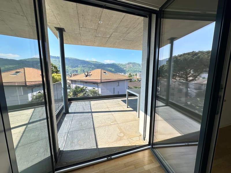 Ampio appartamento di alto standing con terrazza vivibile e vista aperta a Vacallo (8)