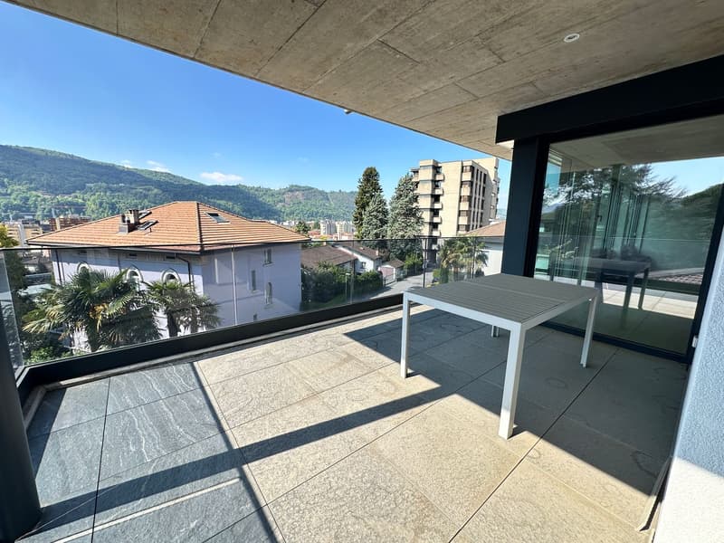 Ampio appartamento di alto standing con terrazza vivibile e vista aperta a Vacallo (9)