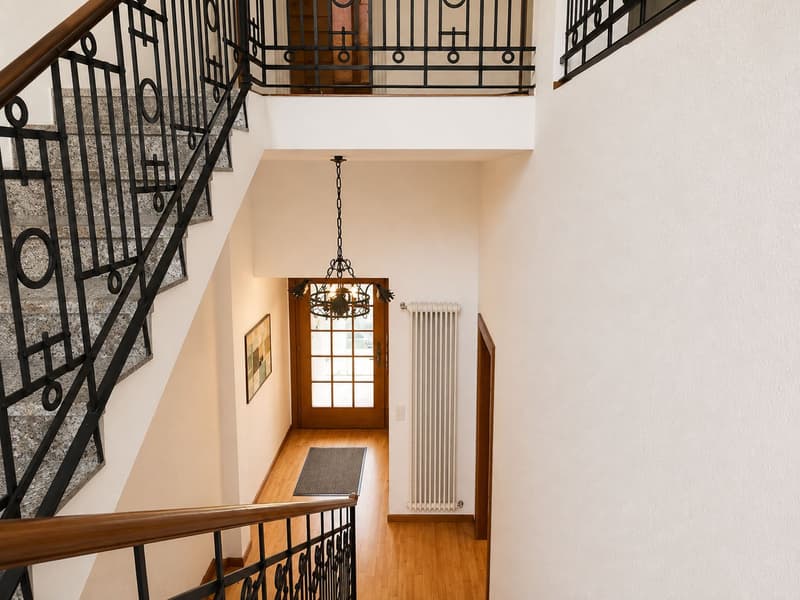 Spacious Family Home with Private Garden in a Quiet Residential Area of Chiasso (7)