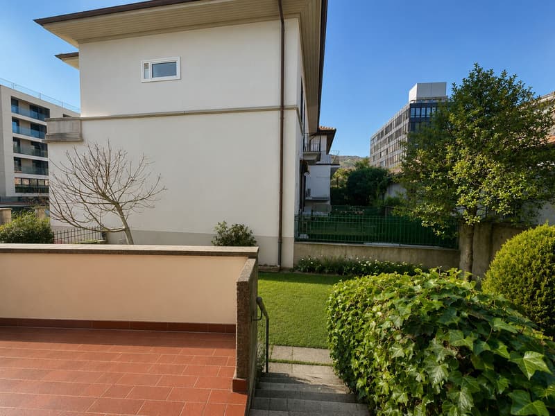 Geräumiges Familienhaus mit privatem Garten in einer ruhigen Wohngegend von Chiasso (6)