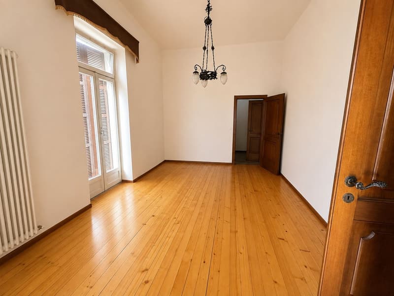 Spacious Family Home with Private Garden in a Quiet Residential Area of Chiasso (2)