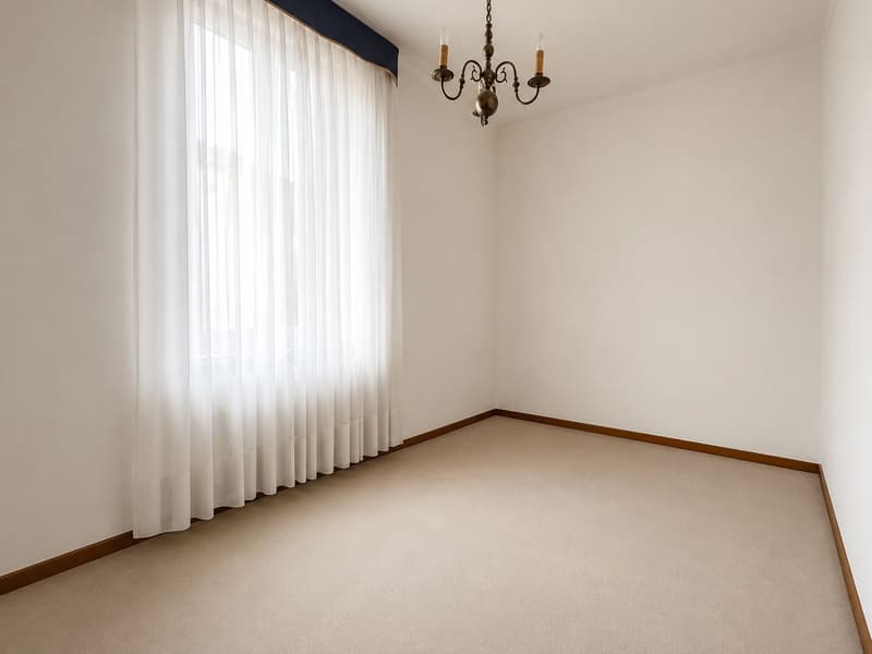 Spacious Family Home with Private Garden in a Quiet Residential Area of Chiasso (10)