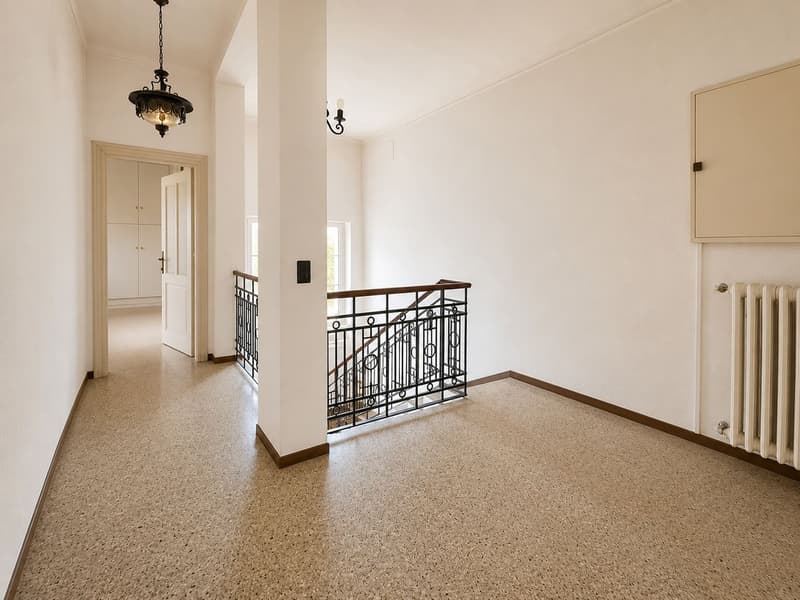Spacious Family Home with Private Garden in a Quiet Residential Area of Chiasso (8)