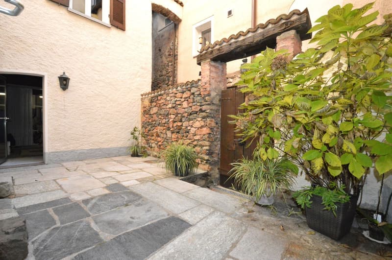 Stilvoll renovierte Residenz im historischen Dorfkern von Morcote (13)