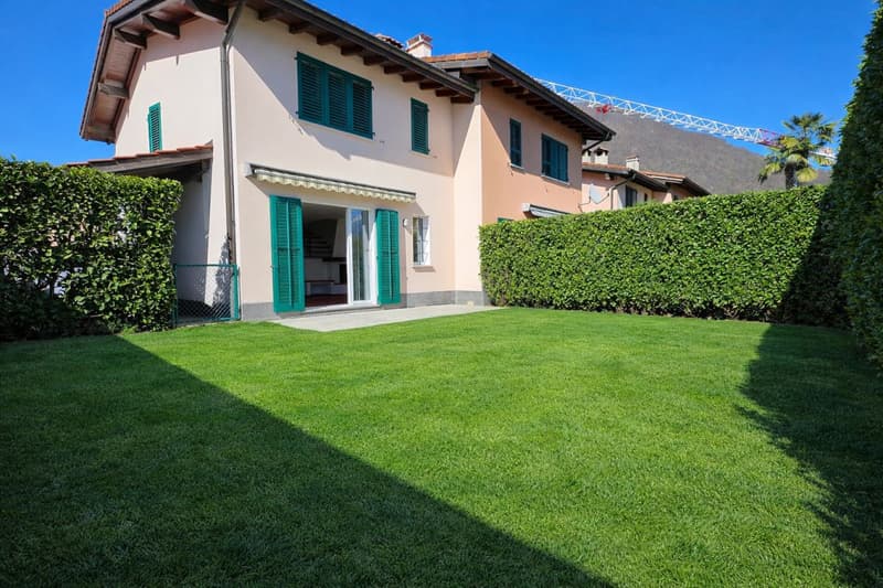 Eck-Reihenhaus mit Garten – Losone (1)