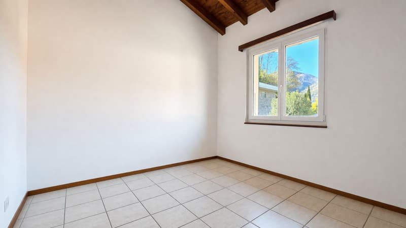 Eck-Reihenhaus mit Garten – Losone (8)