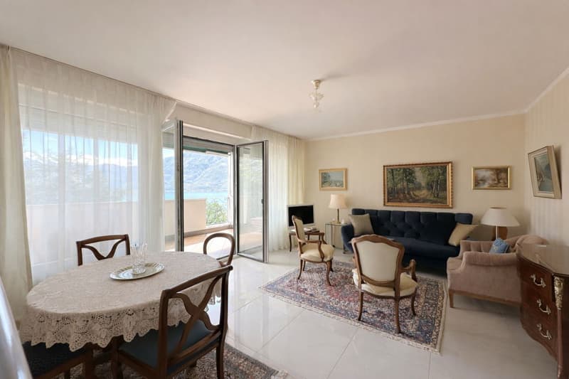 Penthouse with lake view in the heart of Muralto (3)