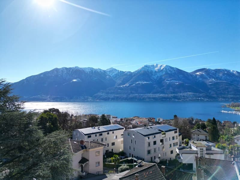 Penthouse with lake view in the heart of Muralto (1)