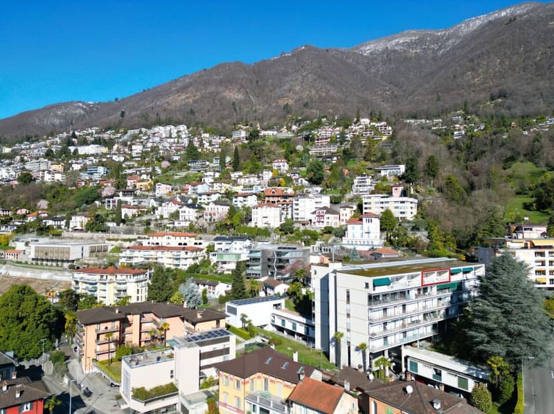Penthouse with lake view in the heart of Muralto (10)