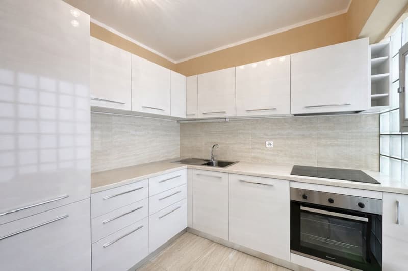 Penthouse with lake view in the heart of Muralto (4)