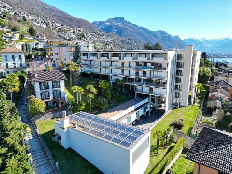 Penthouse with lake view in the heart of Muralto (11)
