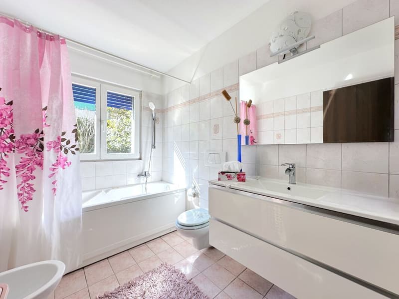 Spacieux appartement de 3,5 pièces au rez-de-chaussée à Gnosca (6)