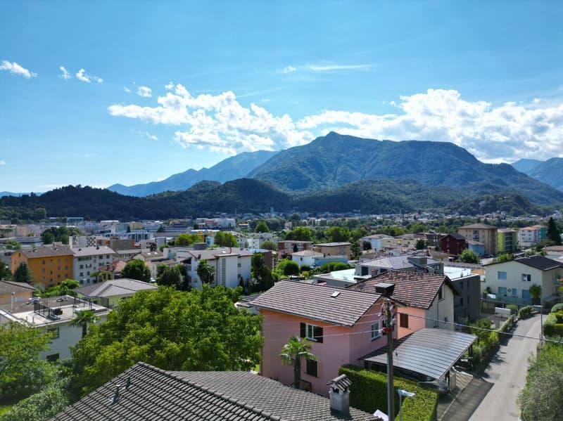 Grosses Haus zur Renovation mit Panoramaterrasse in Solduno (7)