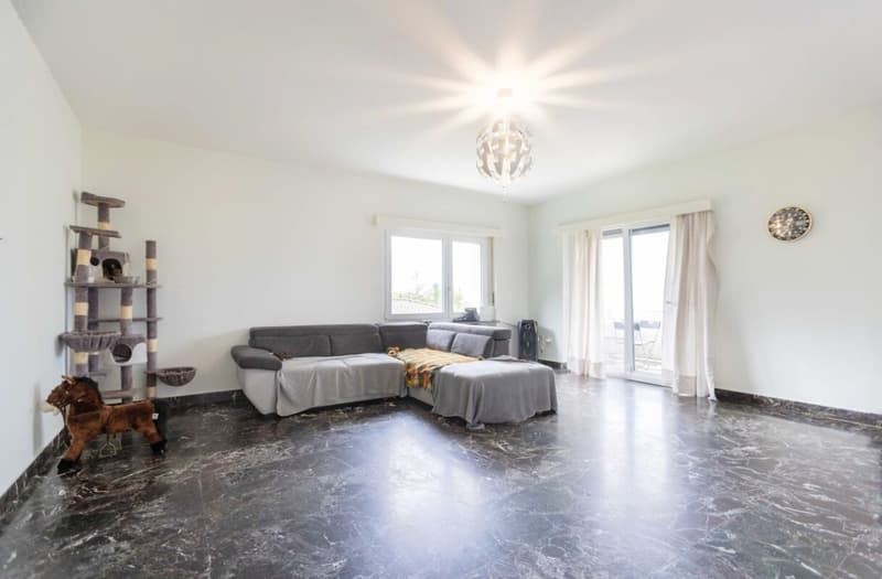 Semi-detached house with two independent apartments in Sant’Antonino (6)