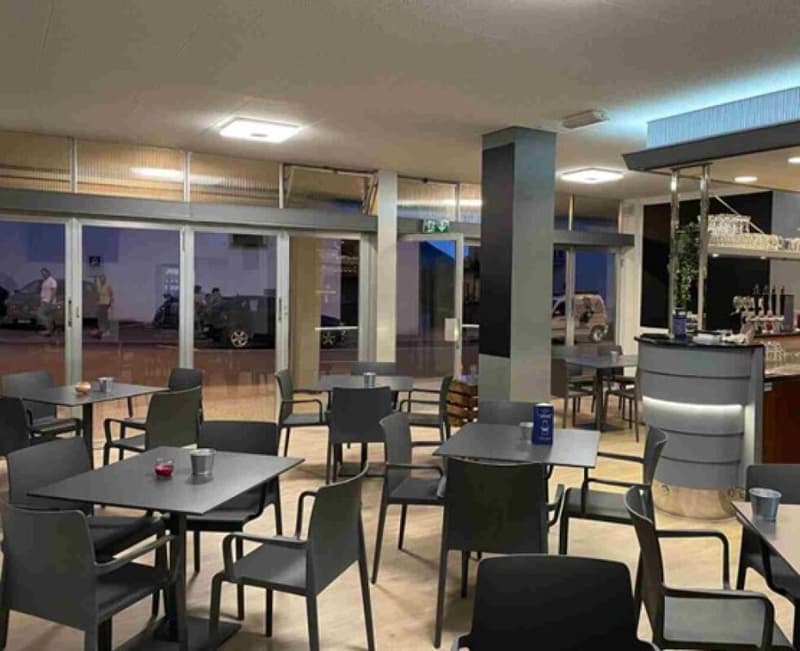 Modern snack bar for rent in Brissago city center with covered terrace (3)