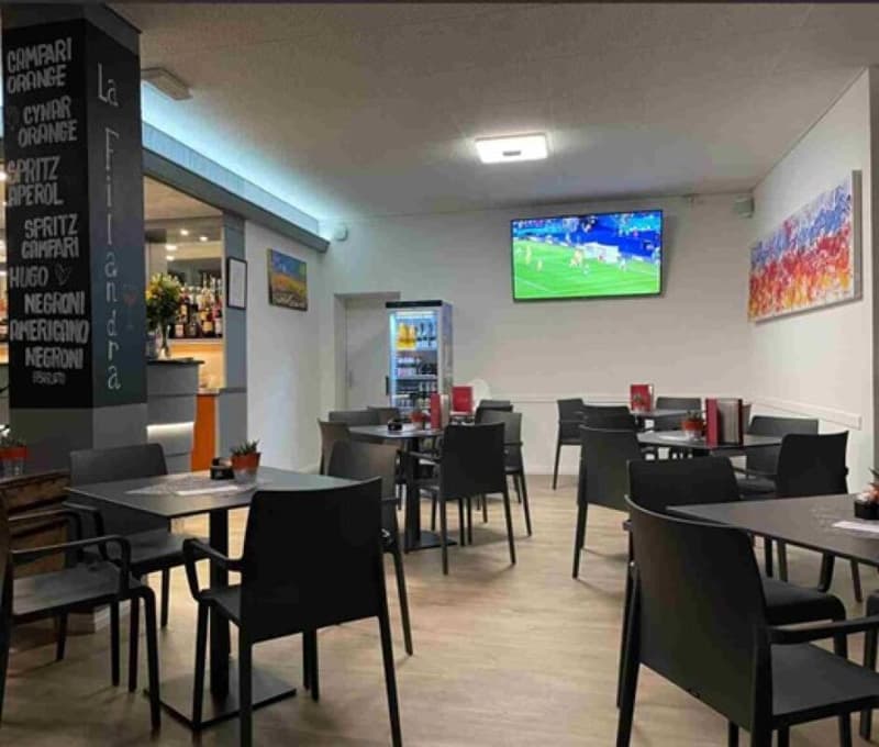 Modern snack bar for rent in Brissago city center with covered terrace (4)