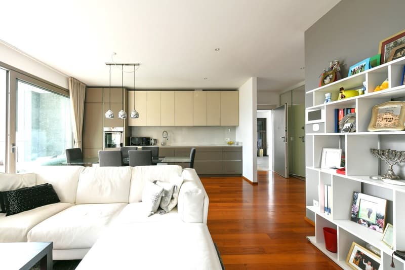 Moderne und mit Seesicht 3.5 Zi-Wohnung (5)