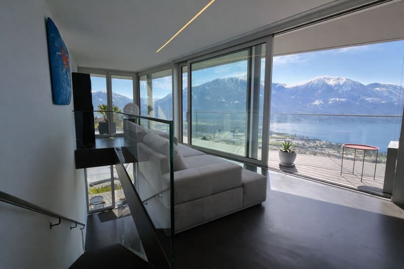 Contemporary property with garage, indoor lift and spectacular 180° panoramic view (8)