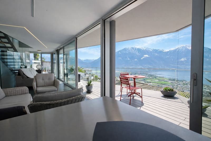 Contemporary property with garage, indoor lift and spectacular 180° panoramic view (3)