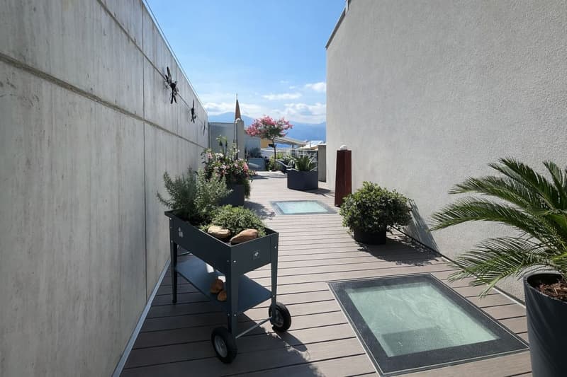 Contemporary property with garage, indoor lift and spectacular 180° panoramic view (24)