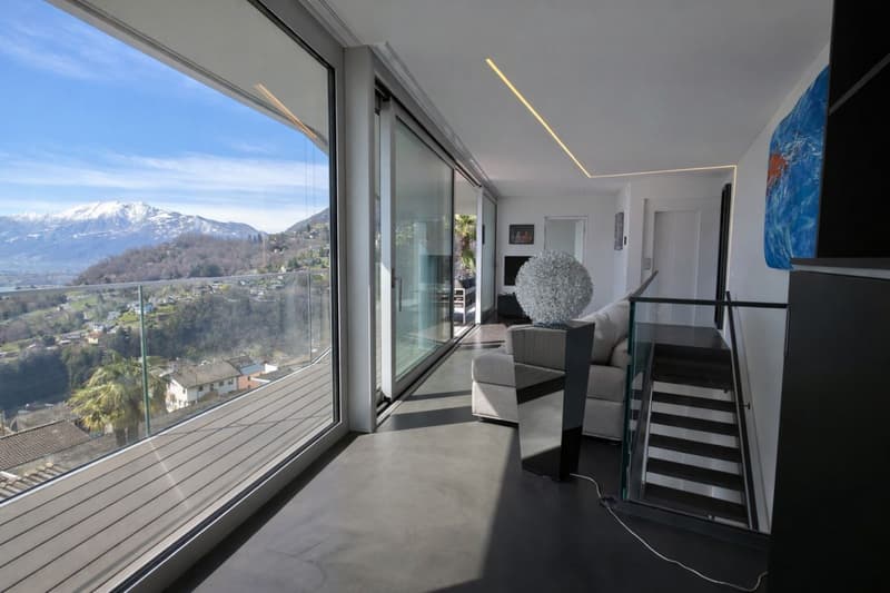 Contemporary property with garage, indoor lift and spectacular 180° panoramic view (9)