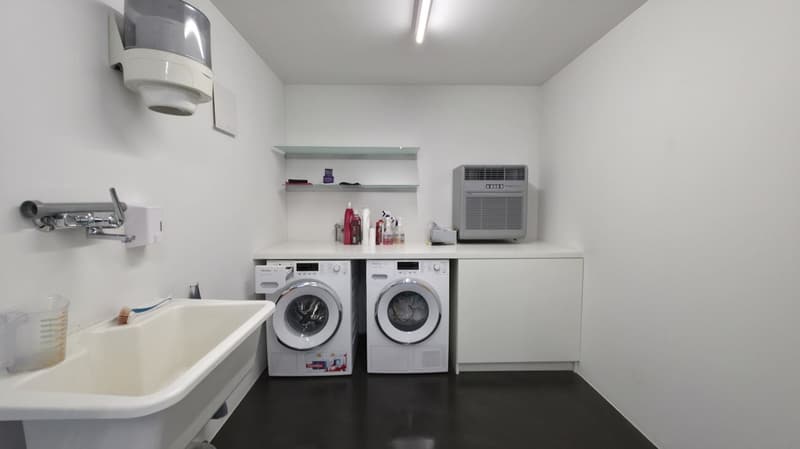 Contemporary property with garage, indoor lift and spectacular 180° panoramic view (22)