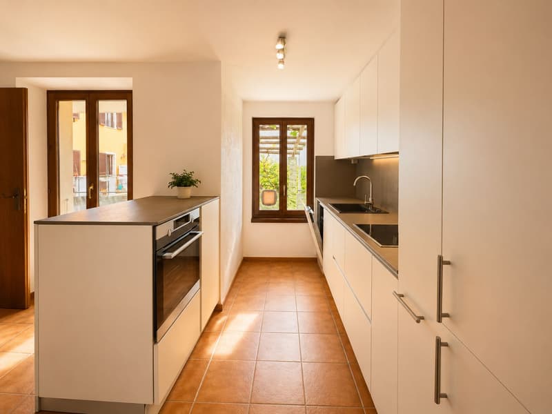 Casa unifamiliare con giardino privato nel nucleo di Cimo-Bioggio (2)
