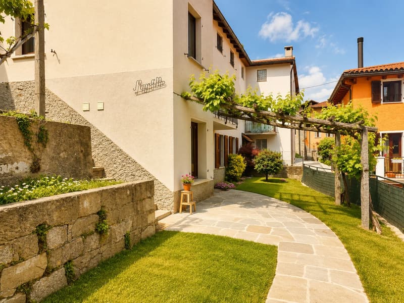 Casa unifamiliare con giardino privato nel nucleo di Cimo-Bioggio (1)