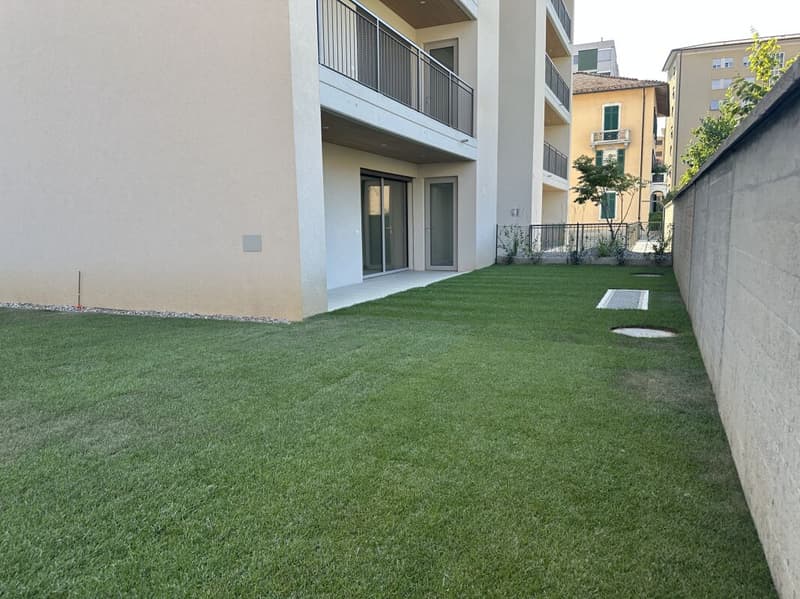 Modern two-room apartment with large garden (10)