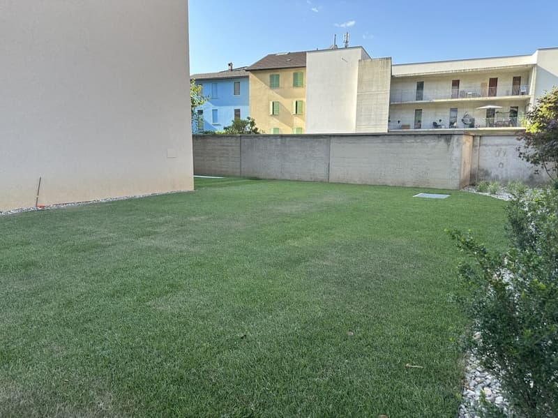 Modern two-room apartment with large garden (11)