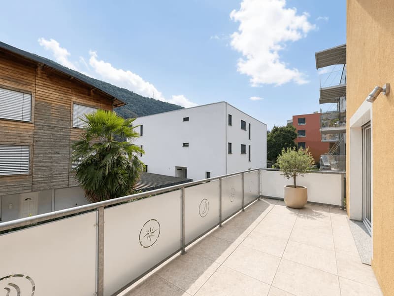 Ampia casa con giardino a Contone (13)