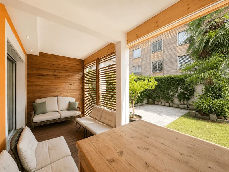 Ampia casa con giardino a Contone (2)