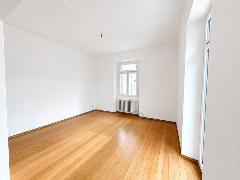 Helles 3.5-Zimmer-Wohnung mit bewohnbarem Balkon im Zentrum von Chiasso (3)