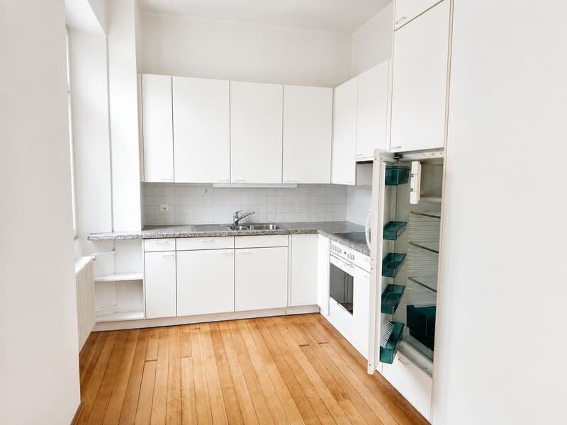 Helles 3.5-Zimmer-Wohnung mit bewohnbarem Balkon im Zentrum von Chiasso (2)
