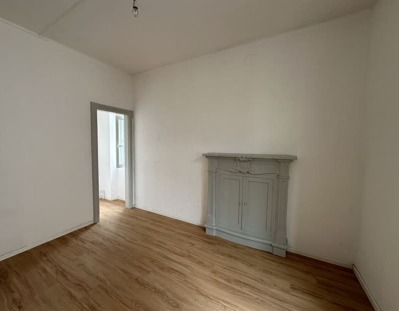 Helles 3.5-Zimmer-Wohnung mit bewohnbarem Balkon im Zentrum von Chiasso (6)