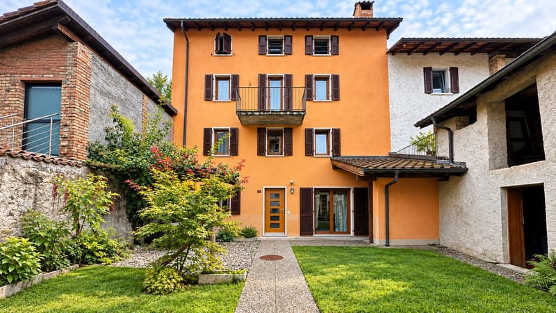 Zweifamilienhaus als Renditeobjekt mit privatem Park in Brusino Arsizio (1)