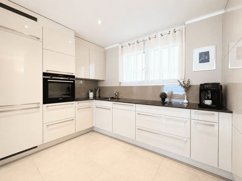 Moderne 3.5-Zimmer-Wohnung mit herrlichem Seeblick und 2 Tiefgaragenplätzen (4)