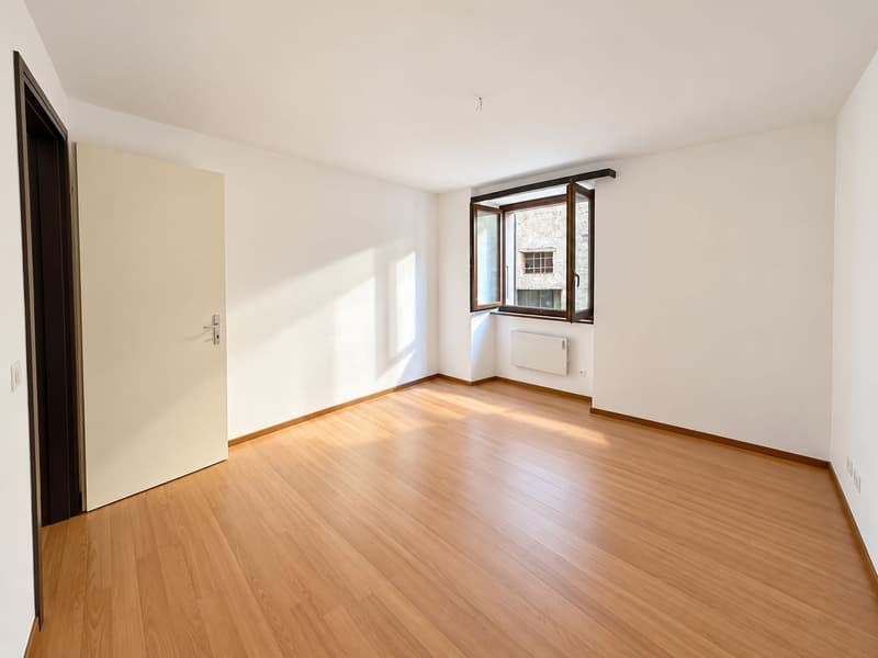 Charmante 2.5-Zimmer-Duplexwohnung mit Atelier/Studio im Dorfzentrum von Novaggio (4)