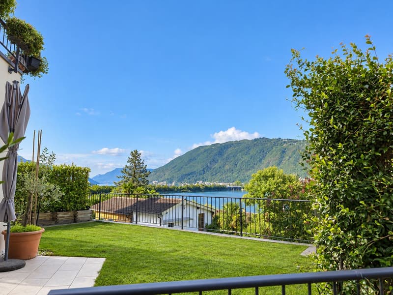 Casa a schiera ristrutturata, con terrazza panoramica e giardino privato fronte lago (15)