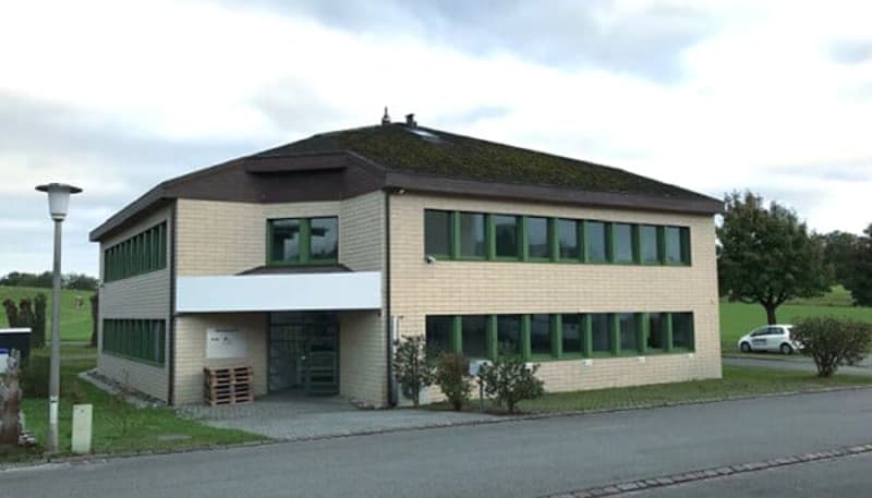 Furnished office spaces in a modern business center in Obfelden (1)