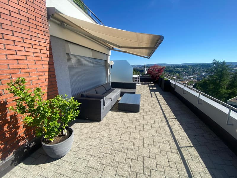 Appartamento esclusivo con terrazza e vista mozzafiato su Adliswil (1)