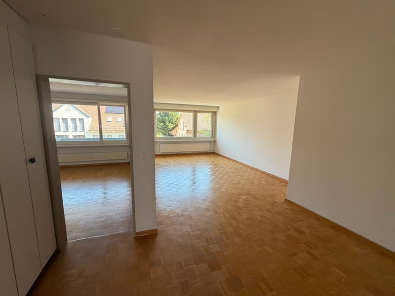 Grosszügige 2.5-Zimmer-Wohnung zur befristeten Miete bis 31.08.2027 (2)